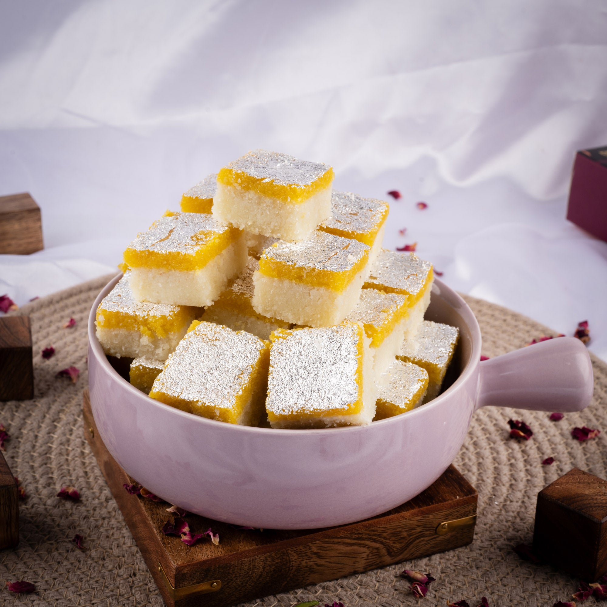 Nariyal Barfi Kesar (Sugar-Free) - Gud Mishri