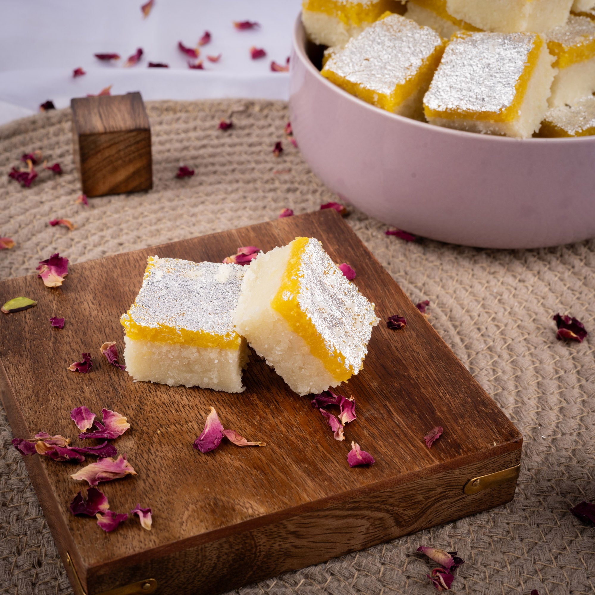 Nariyal Barfi Kesar (Sugar-Free) - Gud Mishri