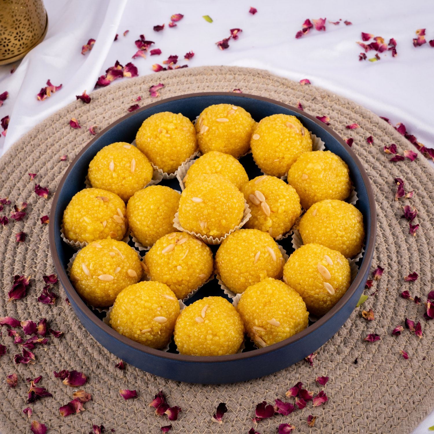 Kesar Kanpuri Laddu - Gud Mishri