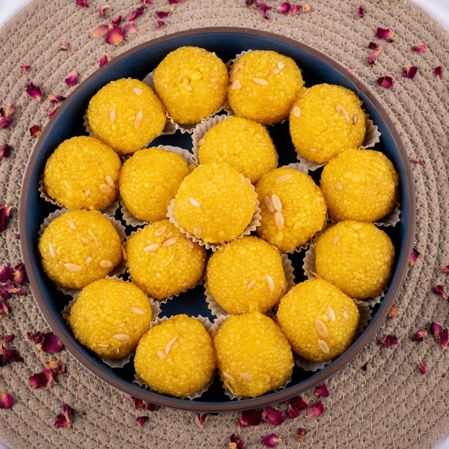 Kesar Kanpuri Laddu - Gud Mishri