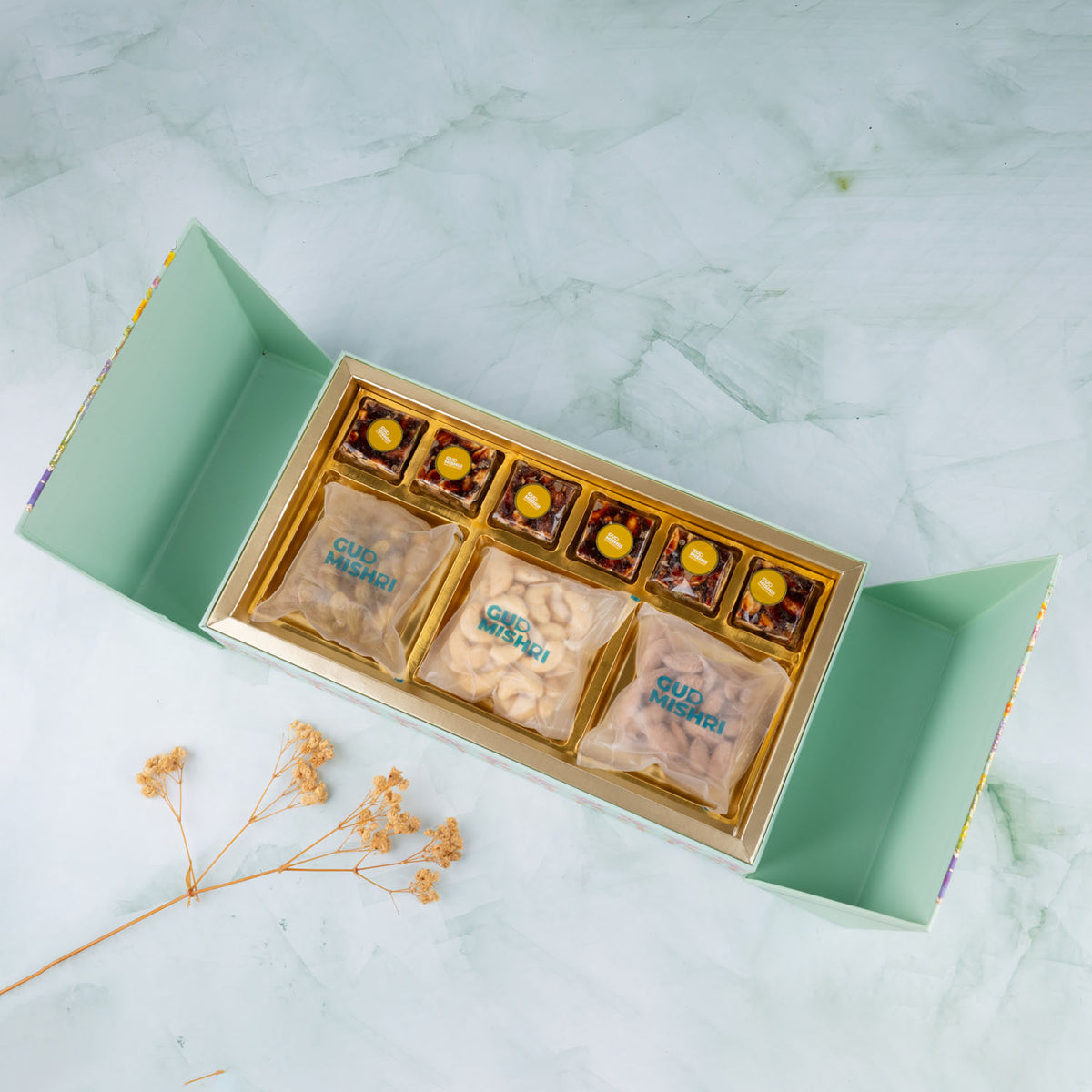 Mix Roasted Cashew, Almond and Khajoor Delight Gift Hamper (DGH-38)
