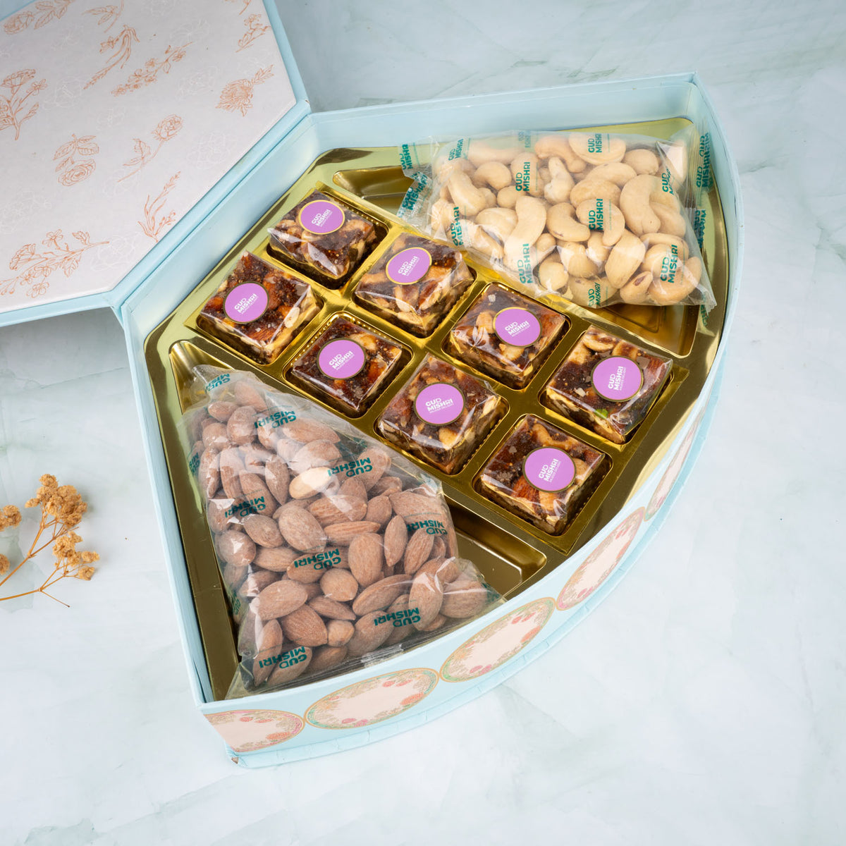 Mix Roasted Cashew, Almond and Anjeer Delight Gift Hamper (DGH-37)
