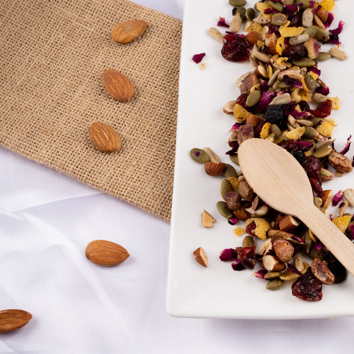 Gulabo Nuts Mix (70gm) - Gud Mishri