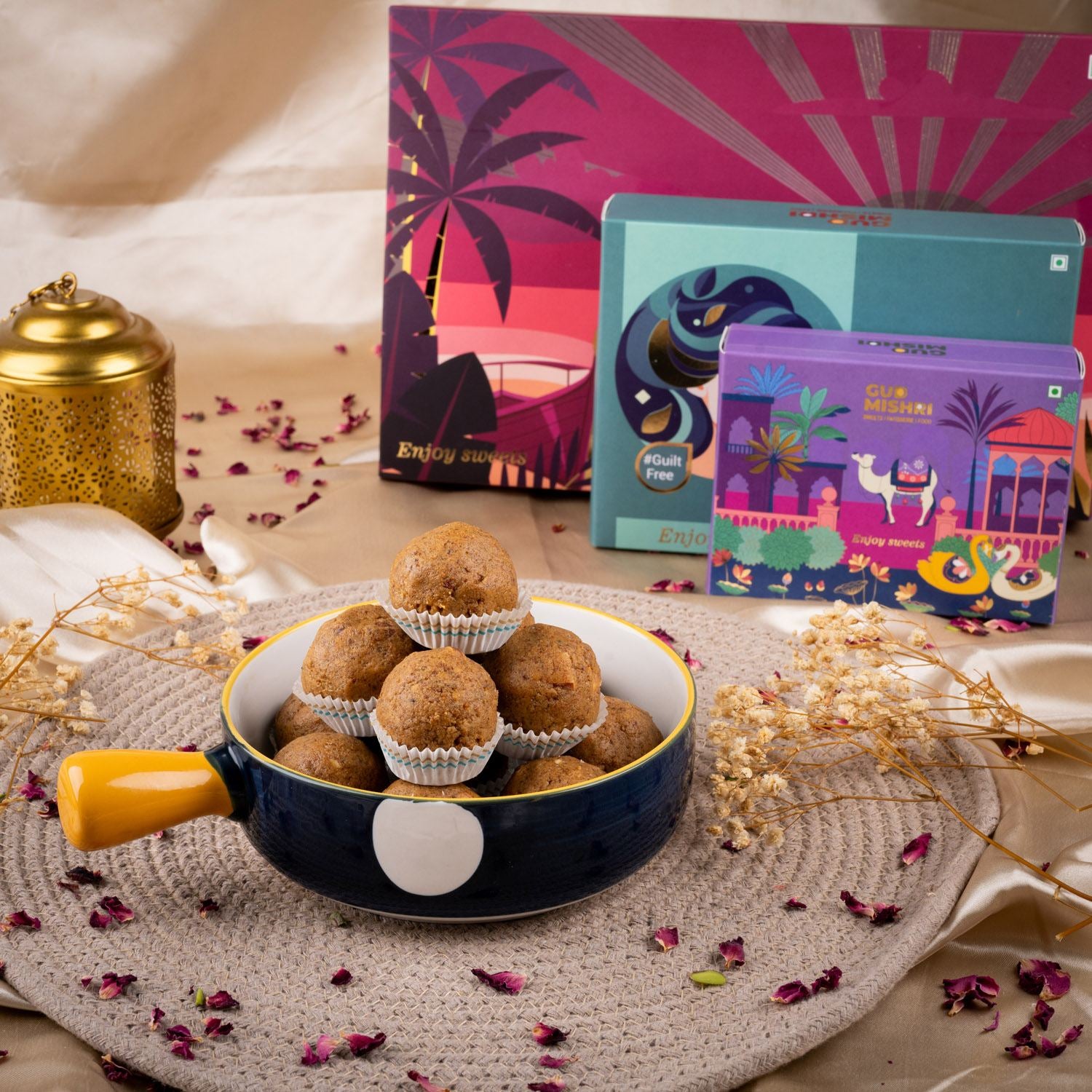 Besan Laddu Gud - Gud Mishri